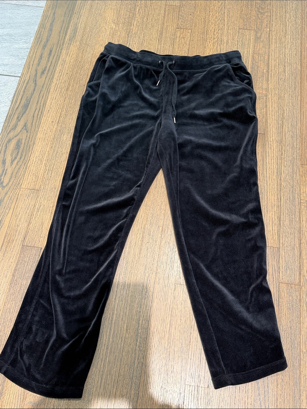 Gloria Vanderbilt Black Lounge Pants with Purple Logo Tag